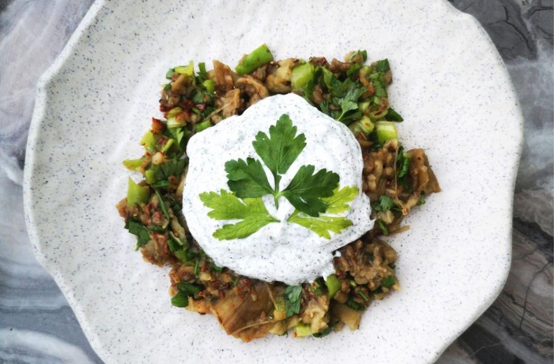 Köz Patlıcan Salatası Tarifi: Nasıl Yapılır?